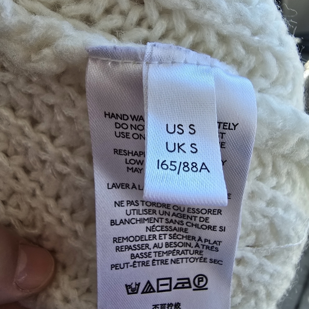 Elegant White Knit Sweater - Picture 5 of 11